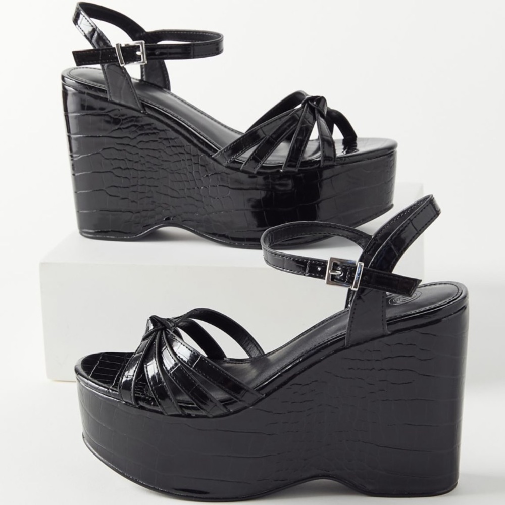 UO Viola Platform Sandal Size 6